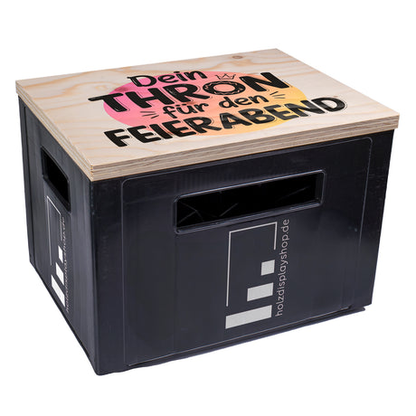 "Bedruckte Bierkastensitz-Sitzauflage: 'Dein Thron für den Feierabend' Motiv" bierkasten Sitz mit druck von holzdisplayshop