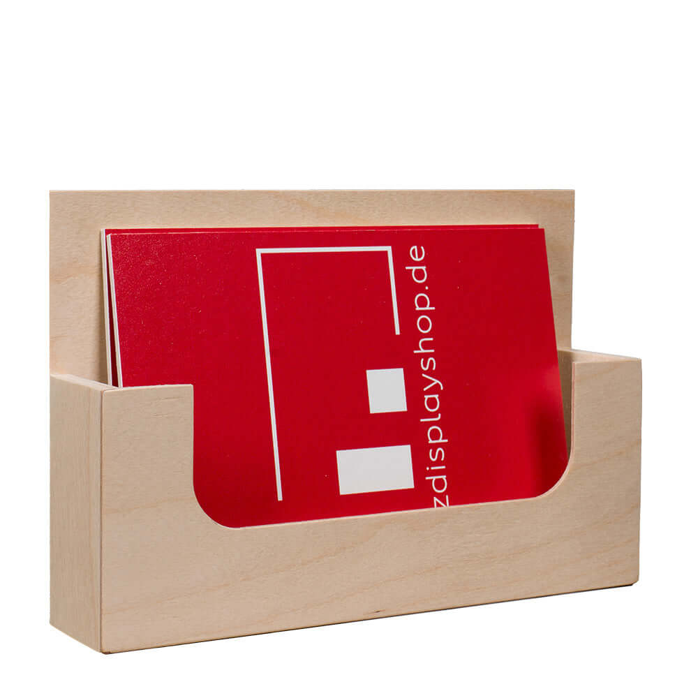 Selbstklebende Flyerbox aus Holz im A6-Querformat, auch ideal zur Präsentation von Postkarten geeignet.